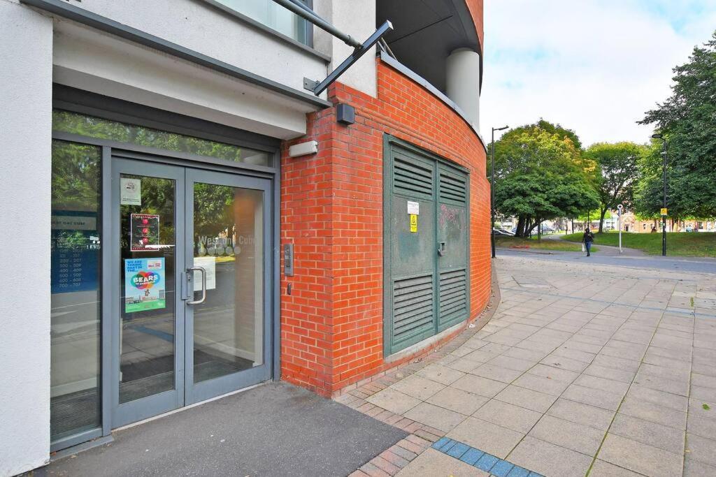 Perfectly Located City Centre Studio Apartment - West One With Free Wifi, Gym Access, Netflix Sheffield Extérieur photo
