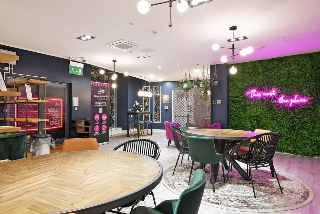 Perfectly Located City Centre Studio Apartment - West One With Free Wifi, Gym Access, Netflix Sheffield Extérieur photo