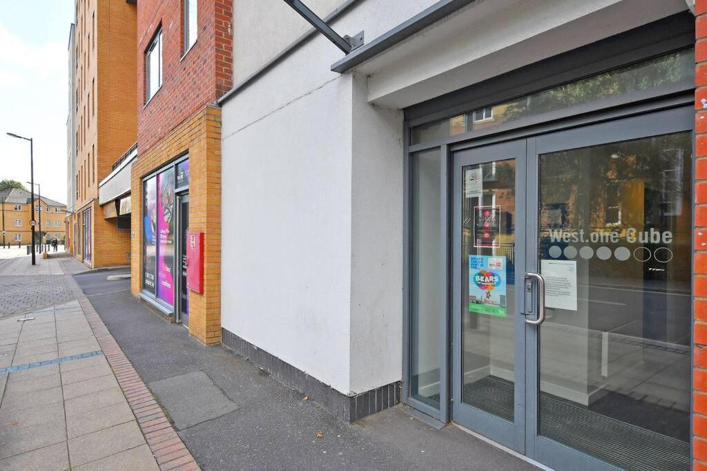 Perfectly Located City Centre Studio Apartment - West One With Free Wifi, Gym Access, Netflix Sheffield Extérieur photo