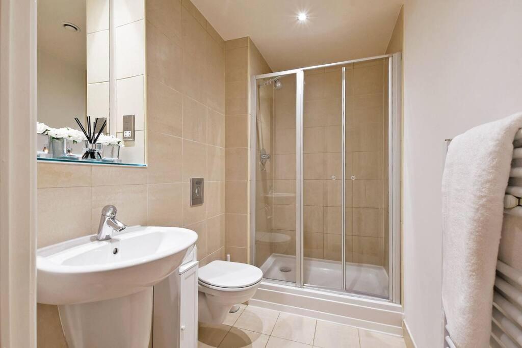 Perfectly Located City Centre Studio Apartment - West One With Free Wifi, Gym Access, Netflix Sheffield Extérieur photo