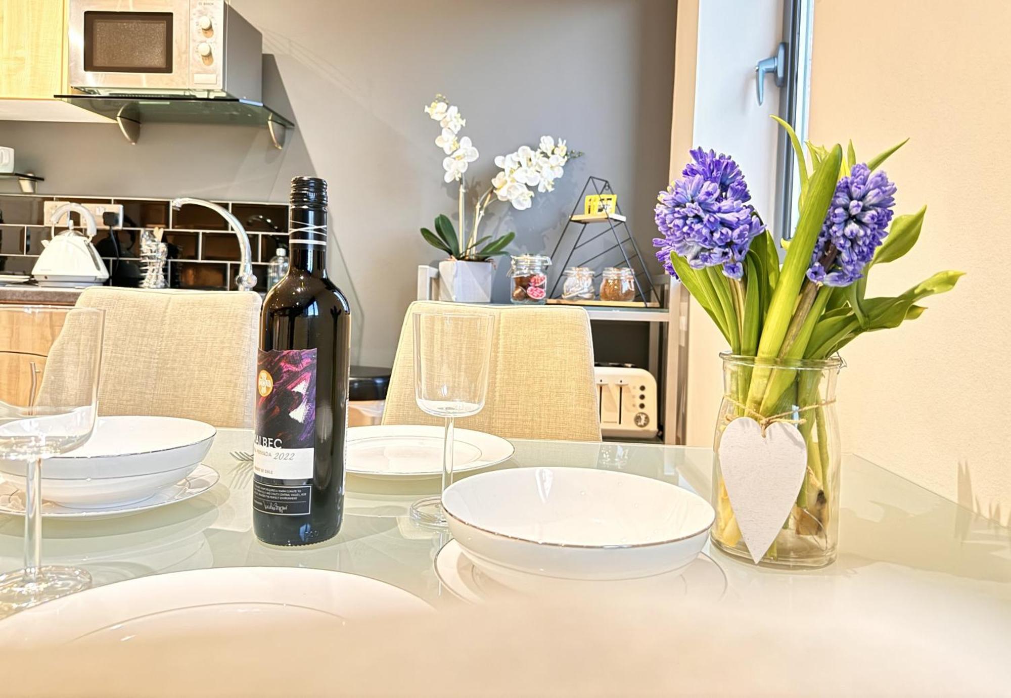 Perfectly Located City Centre Studio Apartment - West One With Free Wifi, Gym Access, Netflix Sheffield Extérieur photo