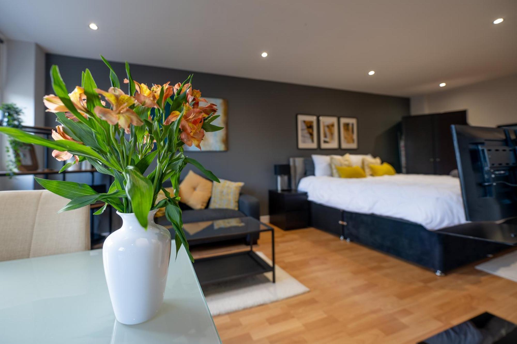 Perfectly Located City Centre Studio Apartment - West One With Free Wifi, Gym Access, Netflix Sheffield Extérieur photo